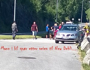 Bil stoppet og spurte om veien til New Dehli.....